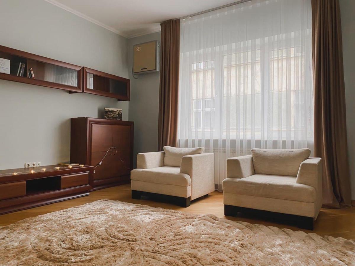 Family Apartment Near The University Cernăuți Exterior foto
