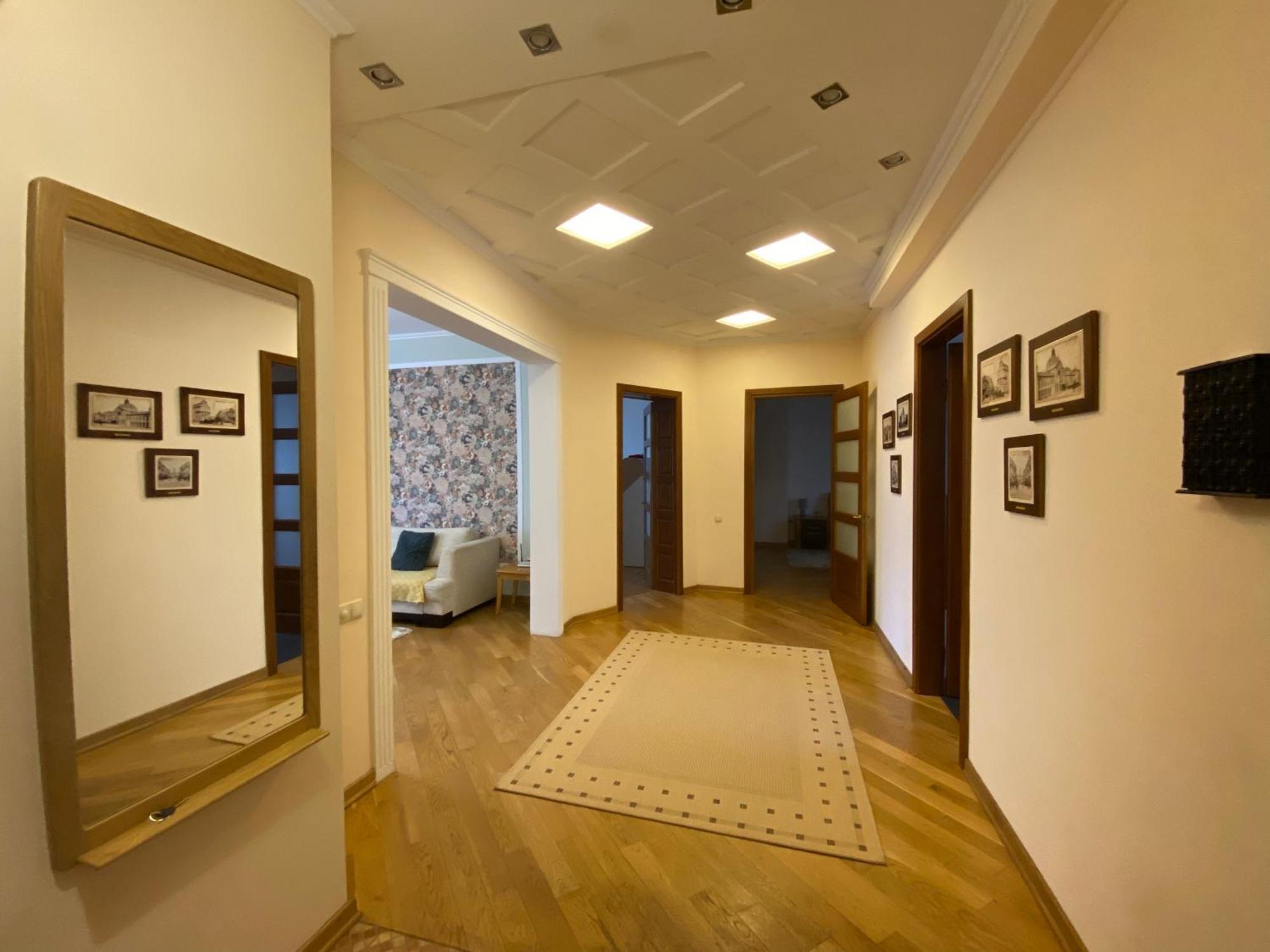 Family Apartment Near The University Cernăuți Exterior foto